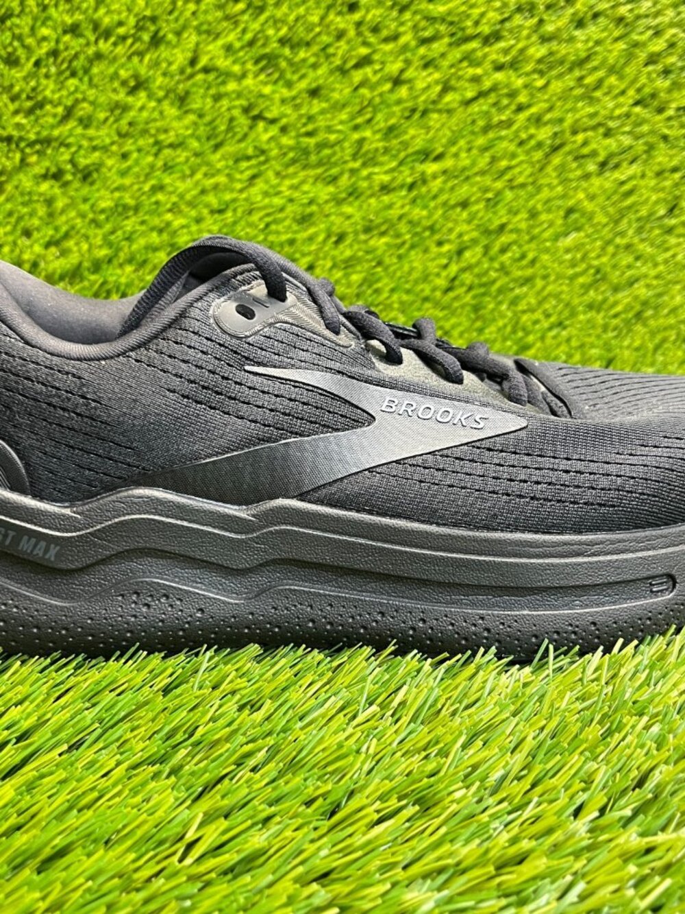 Brooks Ghost Max 2 Mens Size 8EE Black Athletic Running Walking Shoes Sneakers